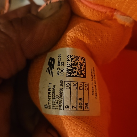 New balance sneakers - Picture 2 of 5